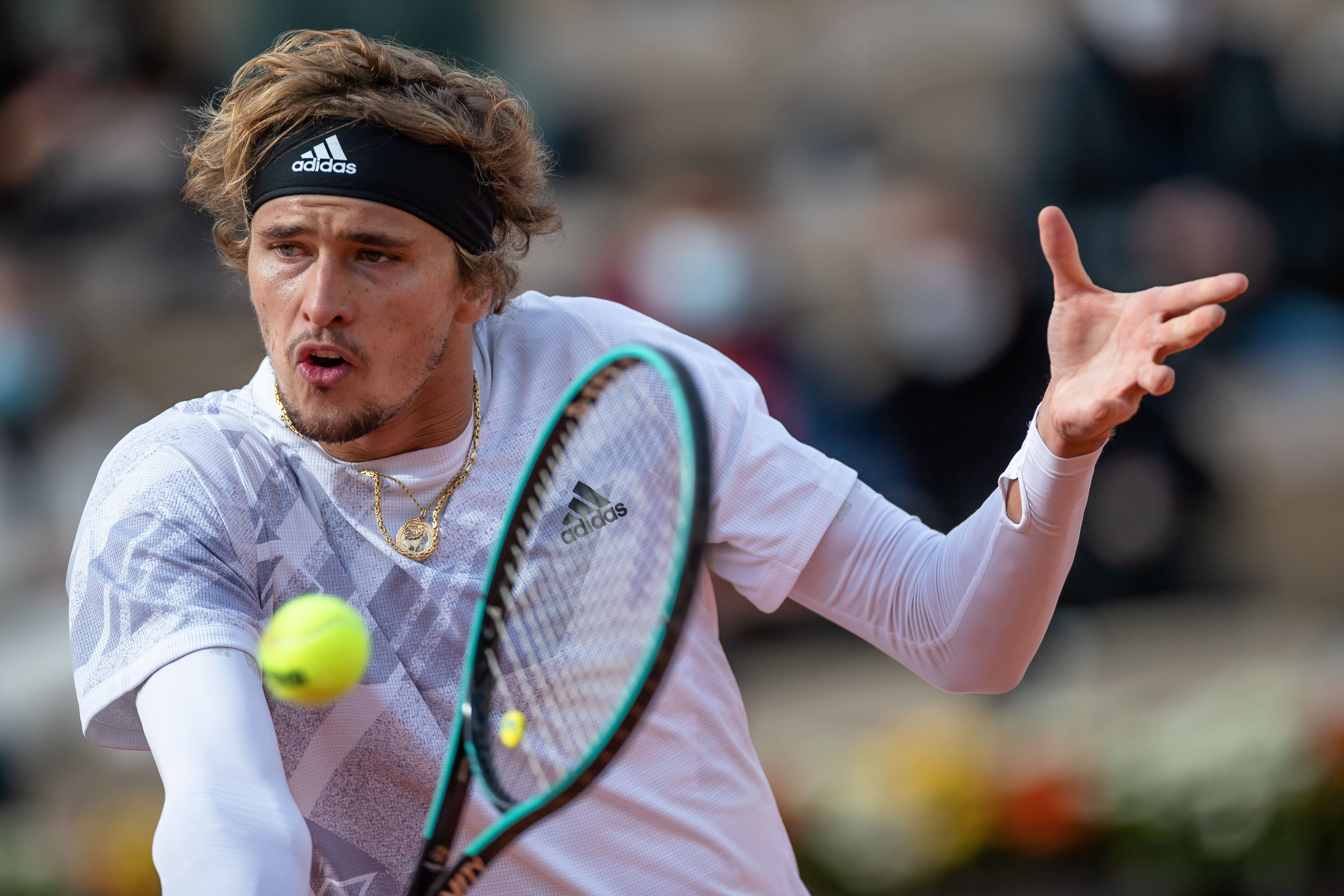 他的激烈竞 他的激烈竞